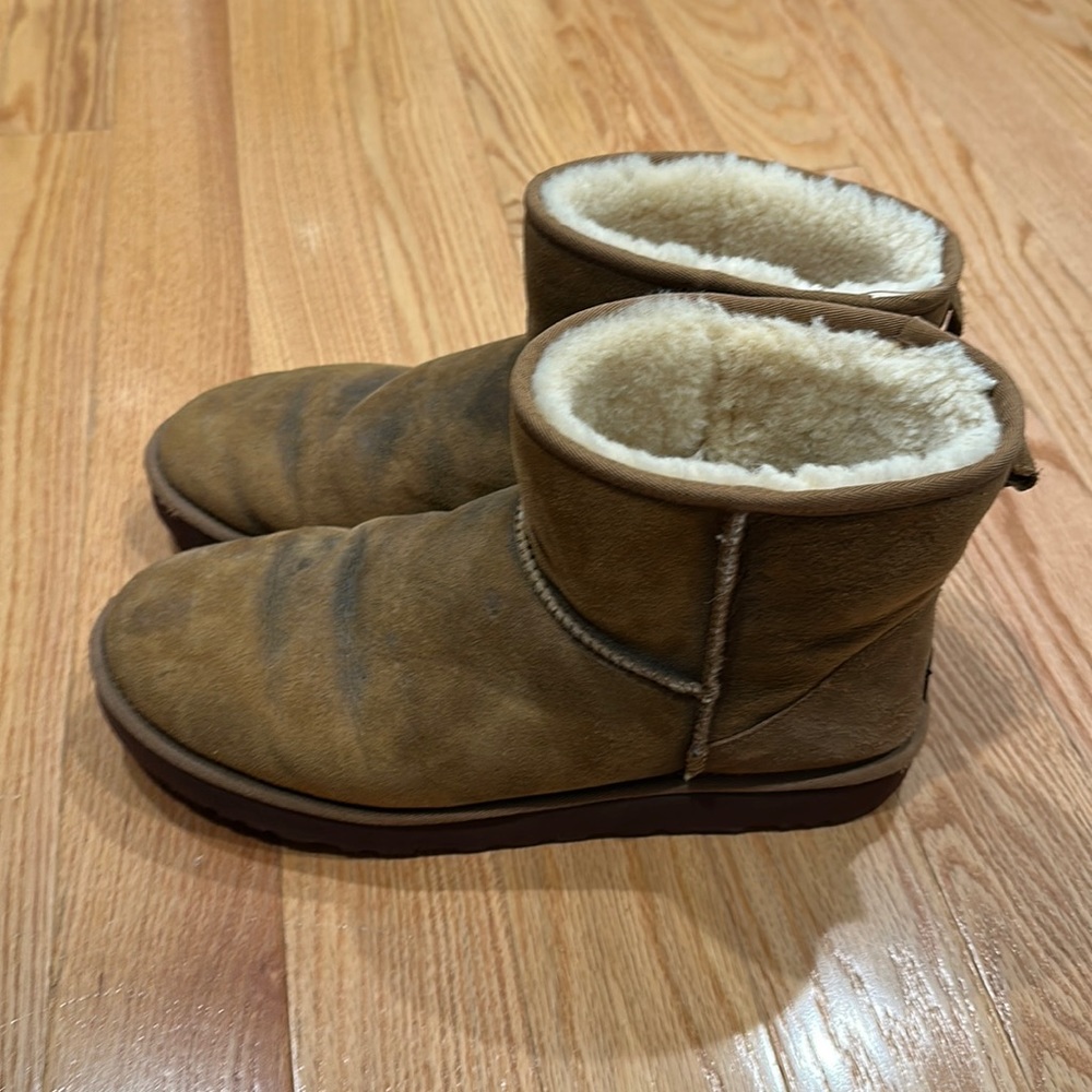Mens UGG short boot weather look